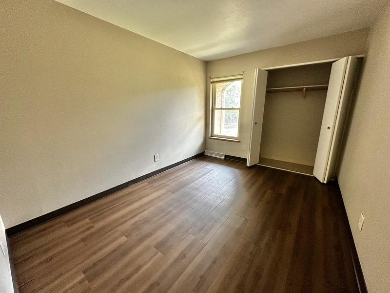 725 W 9th Ave property image