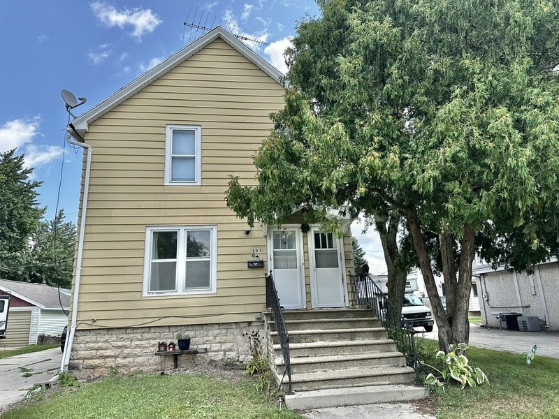 205 Walnut Street - Upper property image