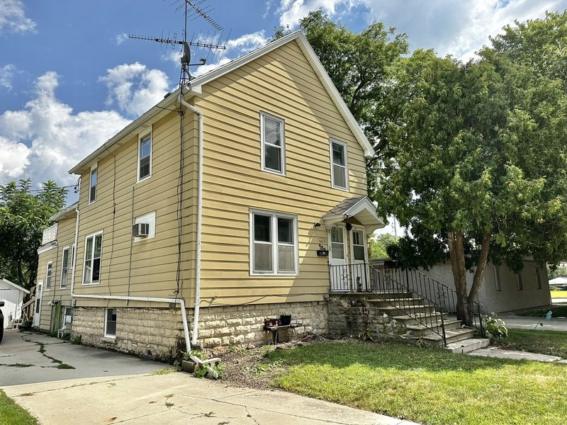 205 Walnut Street - Upper property image
