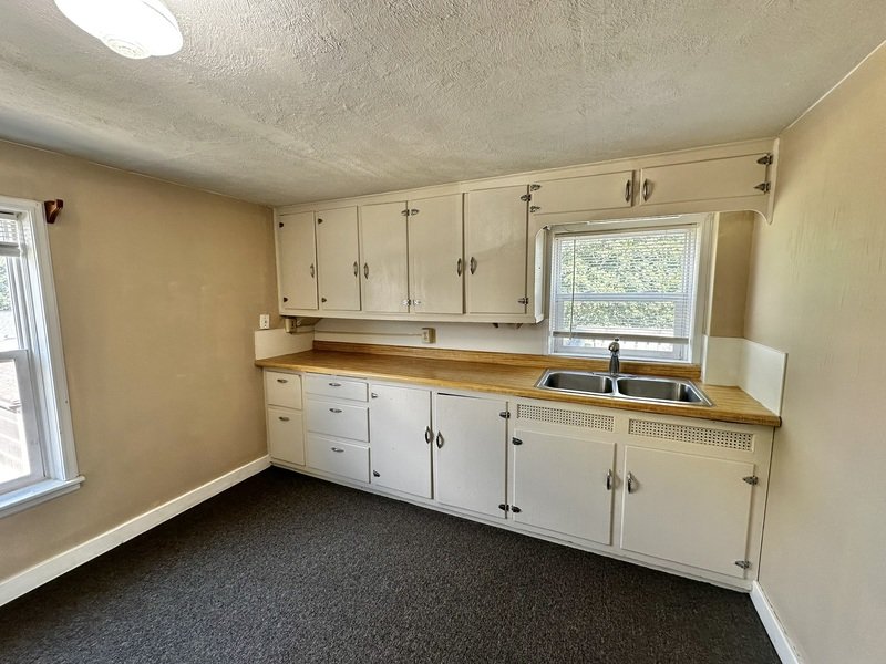 610 Church Avenue - Upper property image