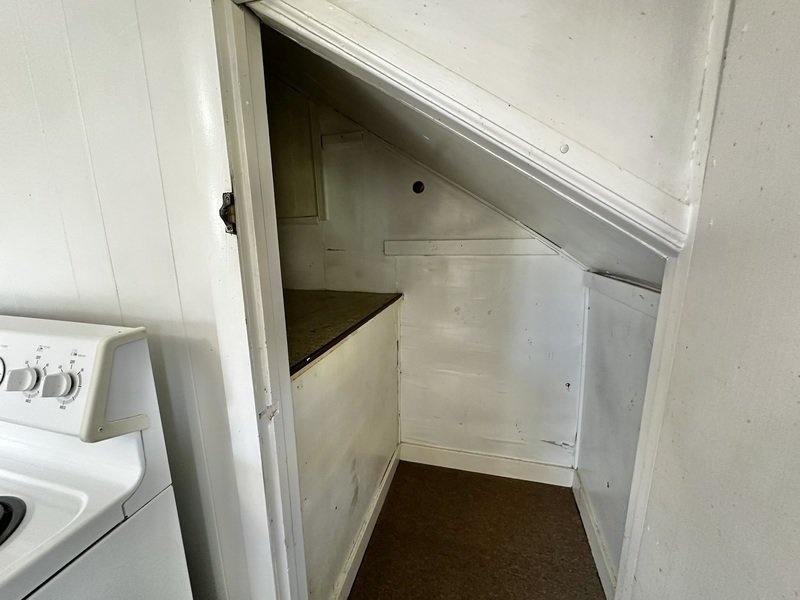 610 Church Avenue - Upper property image