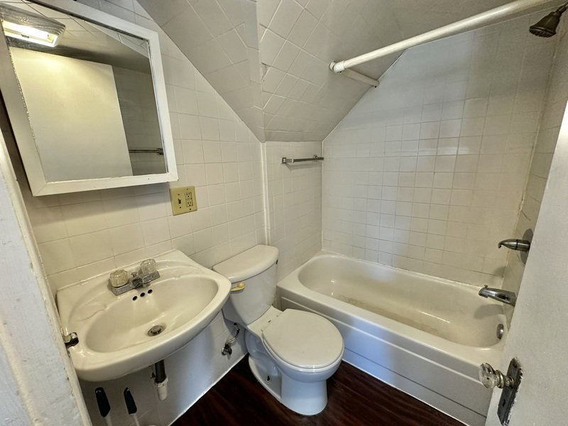610 Church Avenue - Upper property image