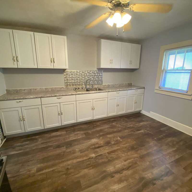915 Stuart Street - Upper property image