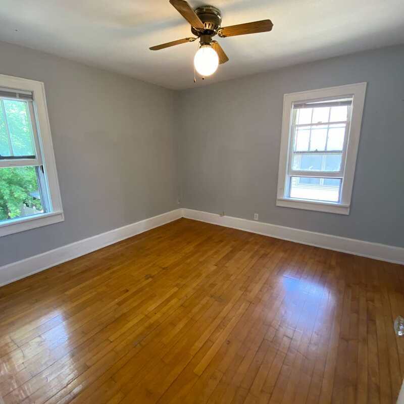 915 Stuart Street - Upper property image