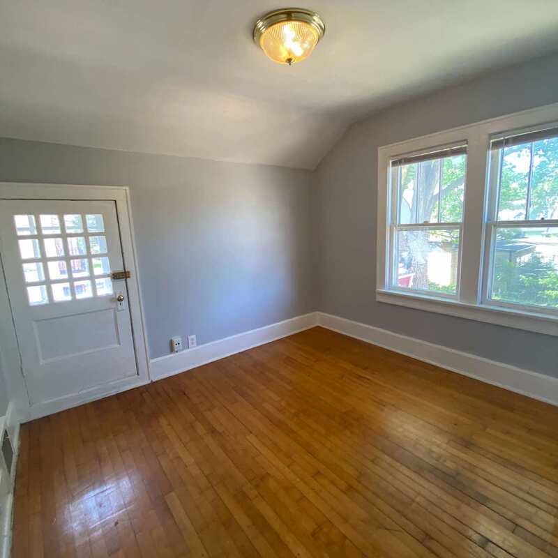 915 Stuart Street - Upper property image