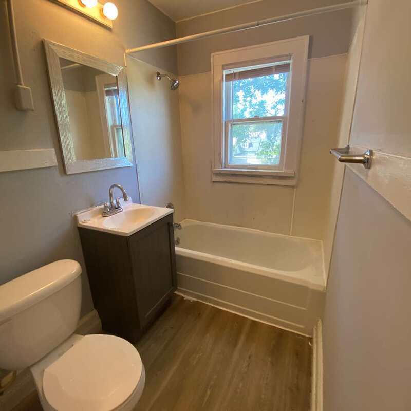 915 Stuart Street - Upper property image