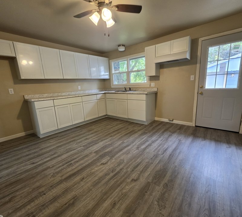 1216 Meadowview Drive property image