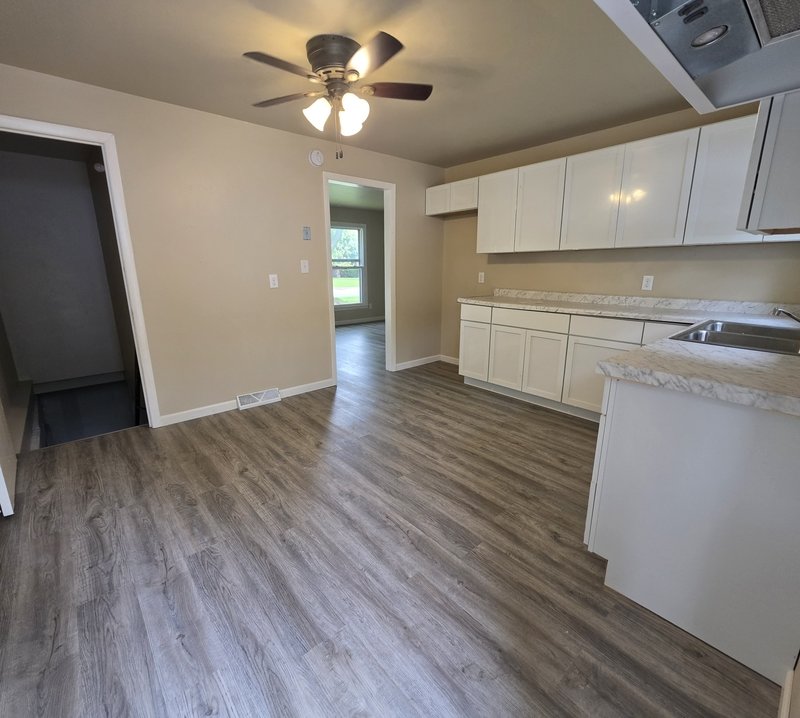 1216 Meadowview Drive property image