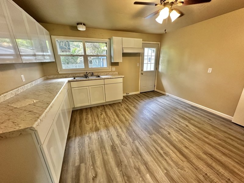 1216 Meadowview Drive property image