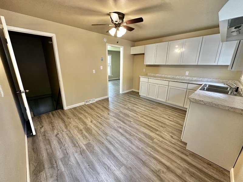 1216 Meadowview Drive property image