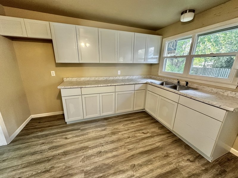 1216 Meadowview Drive property image