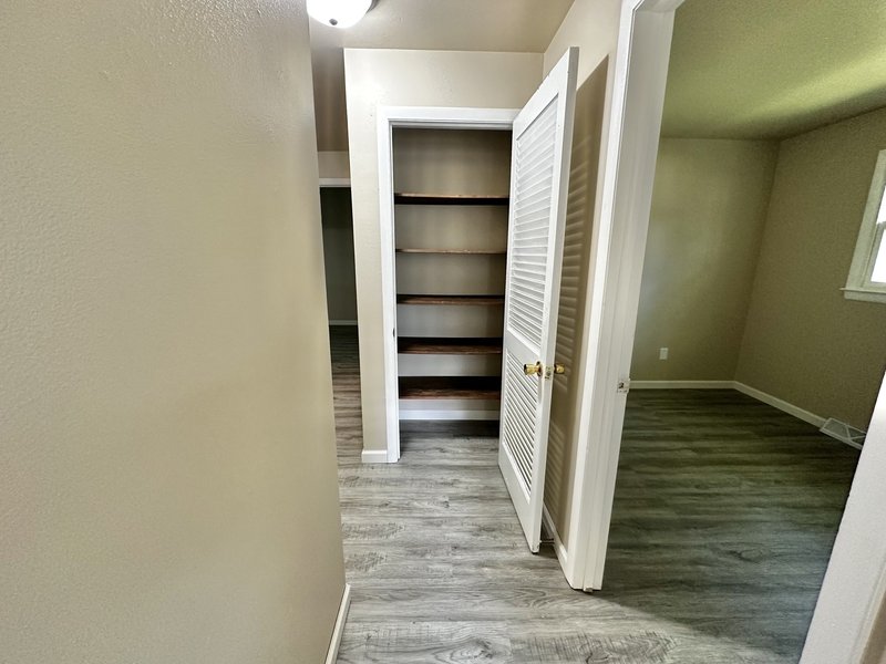 1216 Meadowview Drive property image