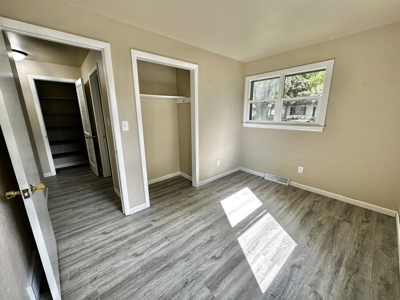 1216 Meadowview Drive property image