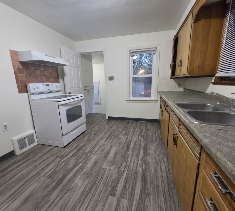 128 East Johnson Street property image