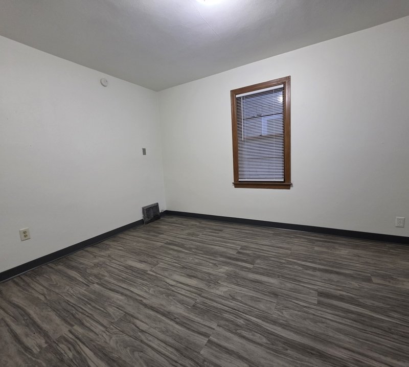 128 East Johnson Street property image